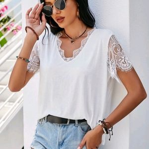 White basic shirt w lace